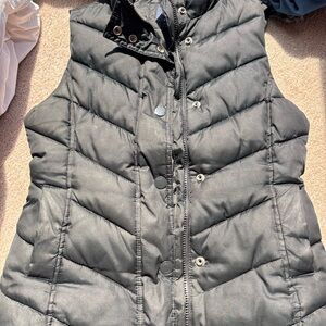 Women's Gap Black Puffer Vest